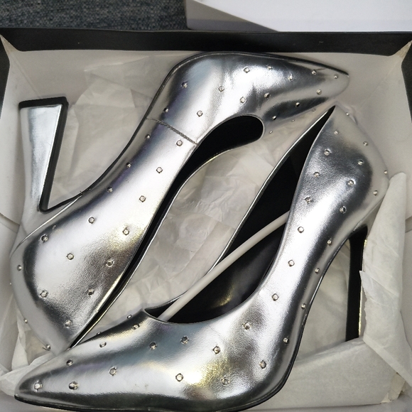 Nine West Metallic Silver Studded Pointed Pumps - Picture 3 of 6